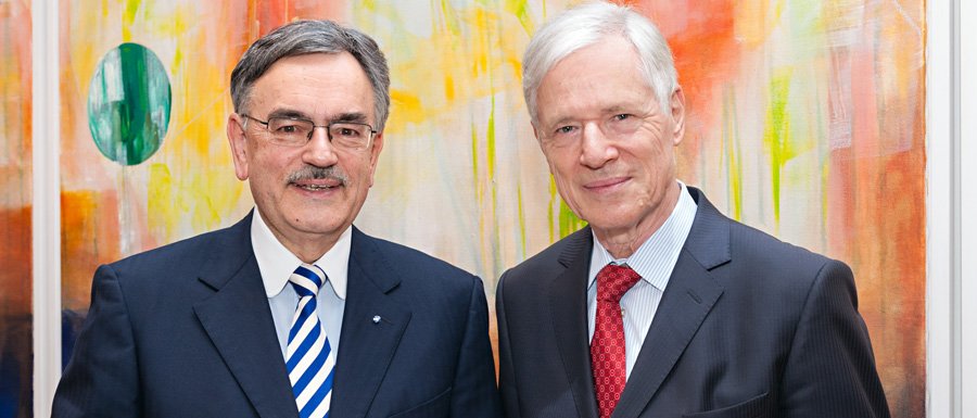 TUM-President Prof. Wolfgang A. Herrmann (l) and Ludwig Scheidegger, Chairman of the board of trustees of the Werner Siemens-Stiftung at the signing ceremony. (Photo: Uli Benz / TUM)