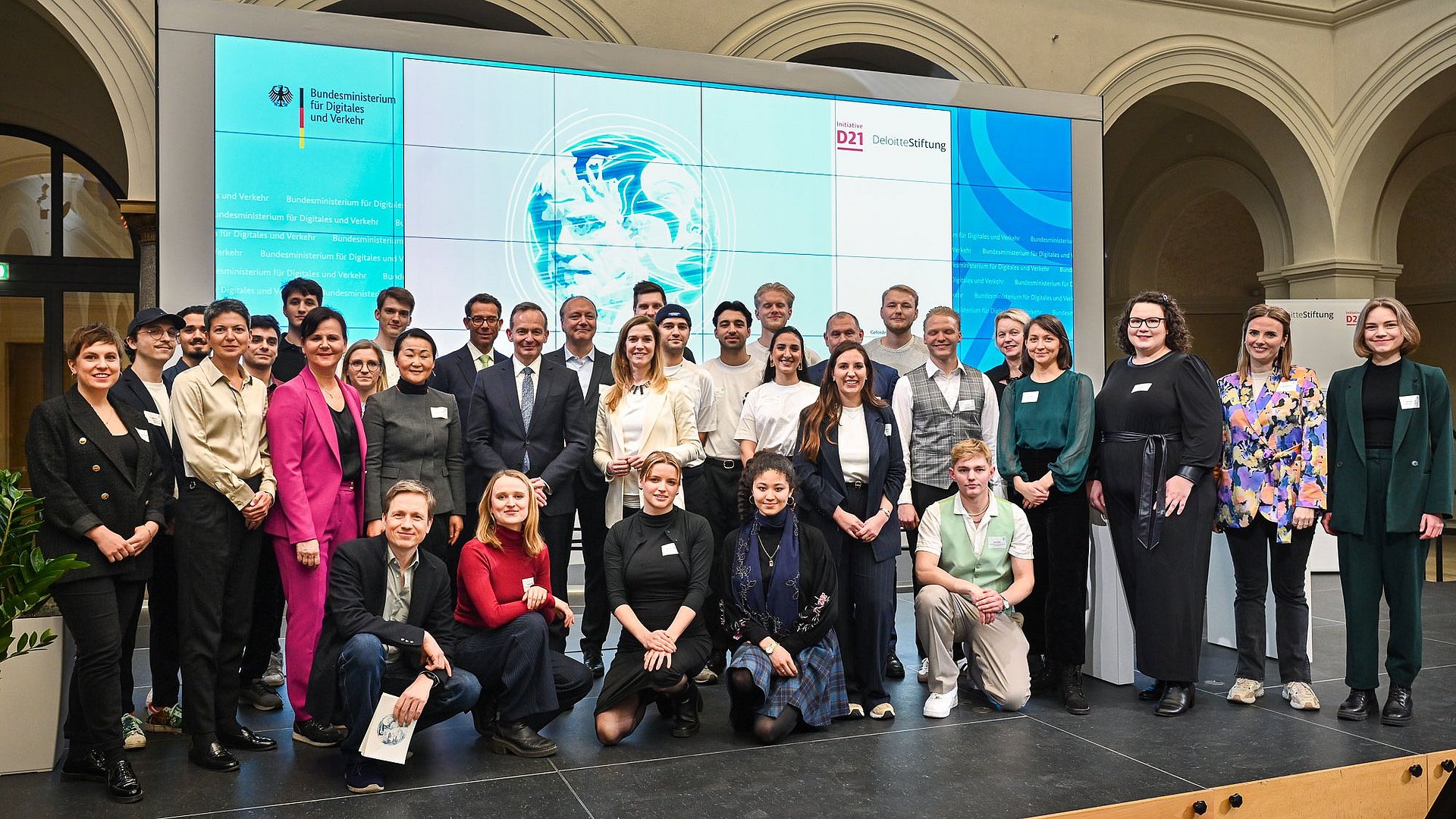 A group photo of all finalists of the Digital Future Challenge together with patron Volker Wissing at the Federal Ministry for Digital and Transport