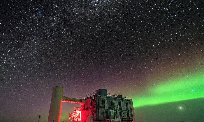The IceCube Lab at the South Pole under the stars.