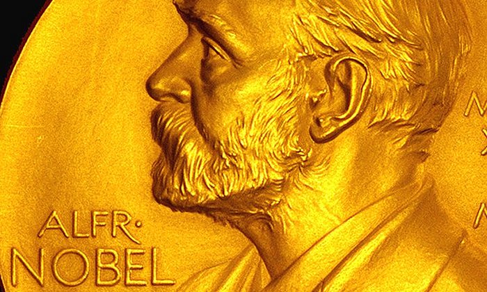 Medaille des Nobelpreises mit dem Porträt des Stifters, Alfred Nobel.