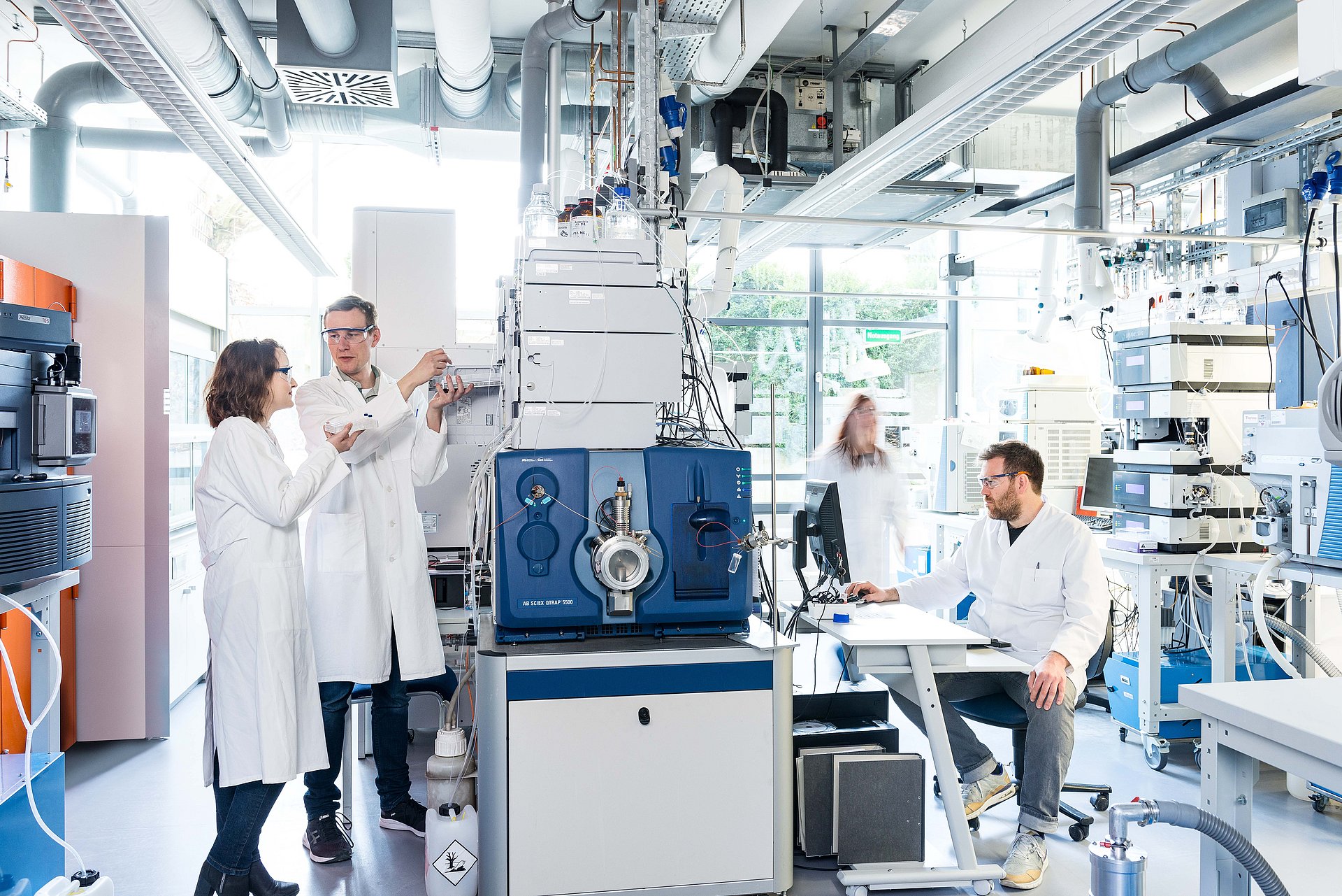 Massenspektrometer Leibniz-LSB Massenspektrometrische Analysen eines Forschungsteams