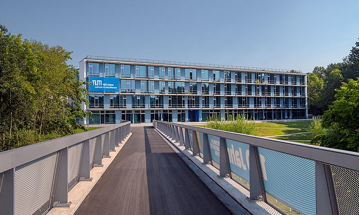 New orientation: The Centre for Agricultural Sciences of the TUM in Weihenstephan now bears the name Hans Eisenmann-Forum - World Agricultural Systems Center. (Pictures: A. Heddergott/ TUM)