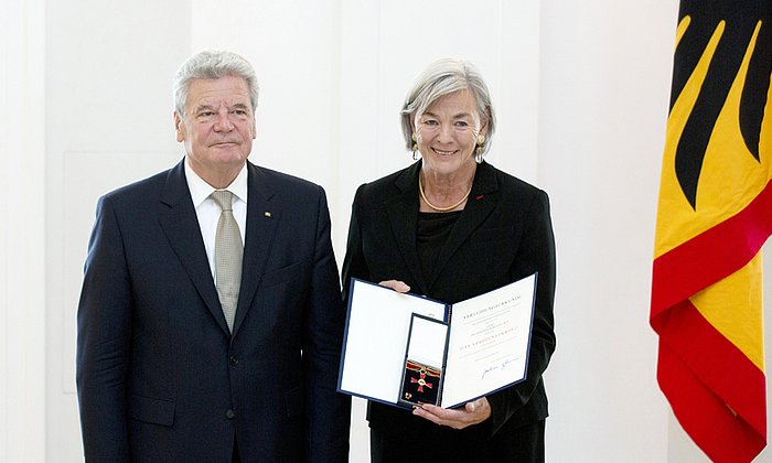 Bundespräsident Joachim Gauck und Dr. Hannemor Keidel (Foto: Bundesregierung/Gero Breloer)