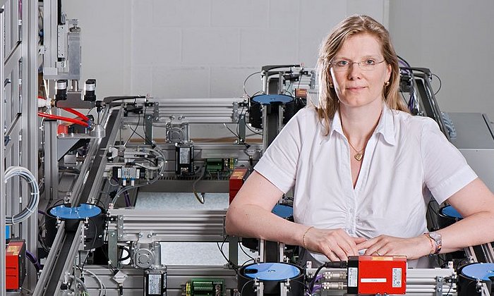 Prof. Birgit Vogel-Heuser im Labor