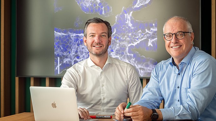 Das Bild zeigt Prof. Maximilian Reichert und Prof. Andreas Bausch.