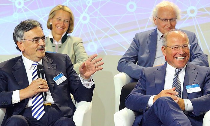 TUM-Präsident Herrmann und vbw-Präsident Gaffal auf dem Kongress des Zukunftsrats der Bayerischen Wirtschaft