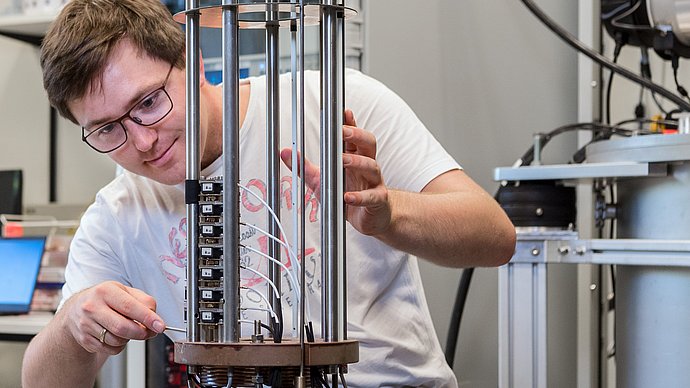 Andreas Wendl preparing a superconducting magnet system.