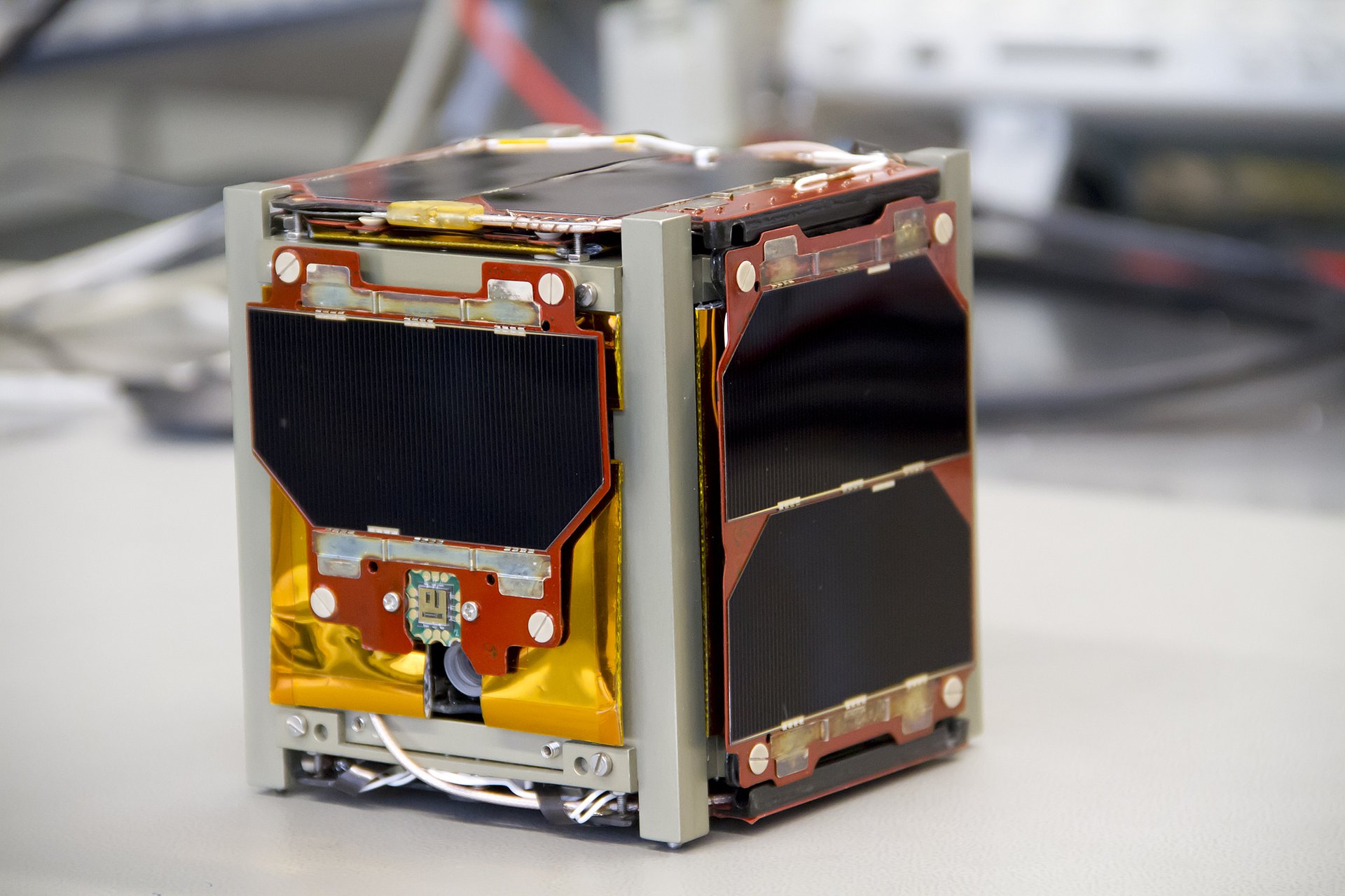 Der CubeSat First-MOVE