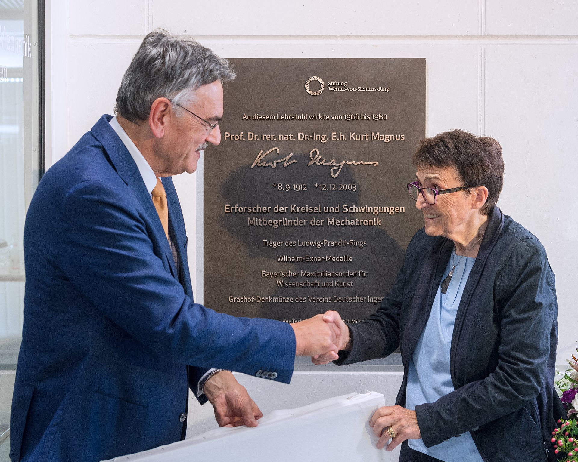 Der Präsident der TU München Prof. Wolfgang A. Herrmann und die stellvertretende Vorsitzende des Stiftungsrats der Stiftung Werner-von-Siemens-Ring Prof. Eveline Gottzein. (Foto: A. Heddergott / TUM)