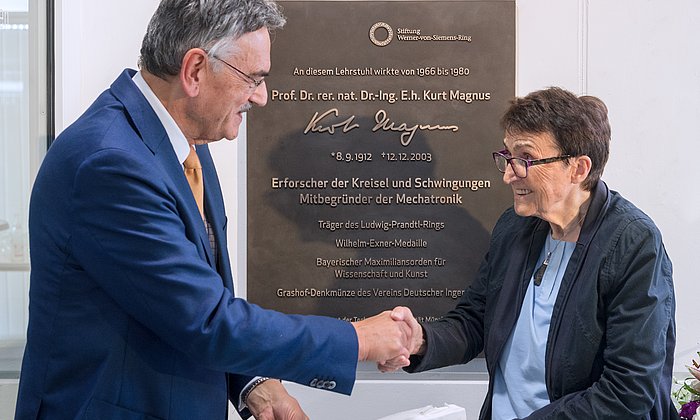 Der Präsident der TU München Prof. Wolfgang A. Herrmann und die stellvertretende Vorsitzende des Stiftungsrats der Stiftung Werner-von-Siemens-Ring Prof. Eveline Gottzein. (Foto: A. Heddergott / TUM)