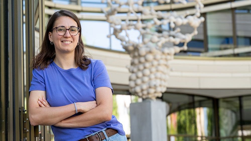 PhD Studentin Vasiliki Sideri-Lampretsa in front of TranslaTUM.