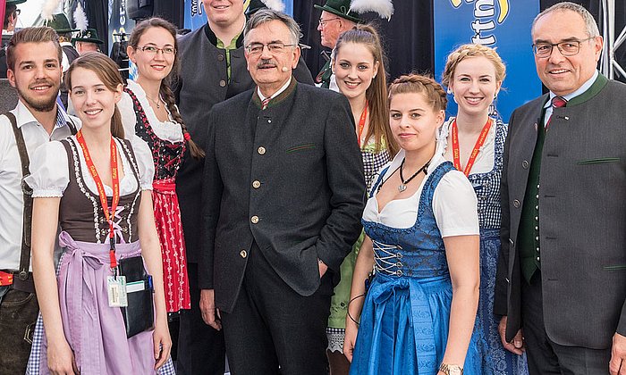 President Wolfgang A. Herrmann and Chancellor Albert Berger with students at the "maiTUM" 2017.
