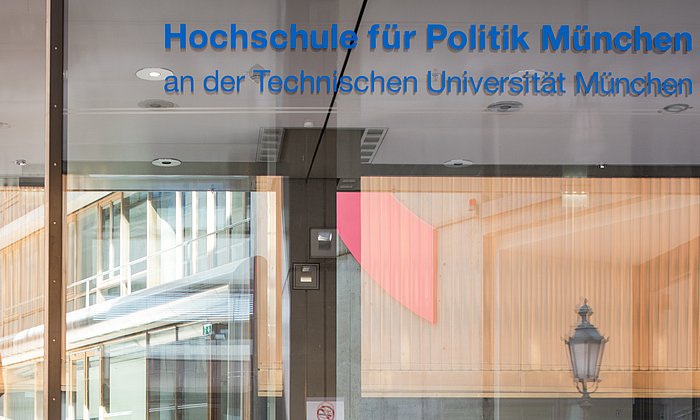 Eingang der Hochschule für Politik München