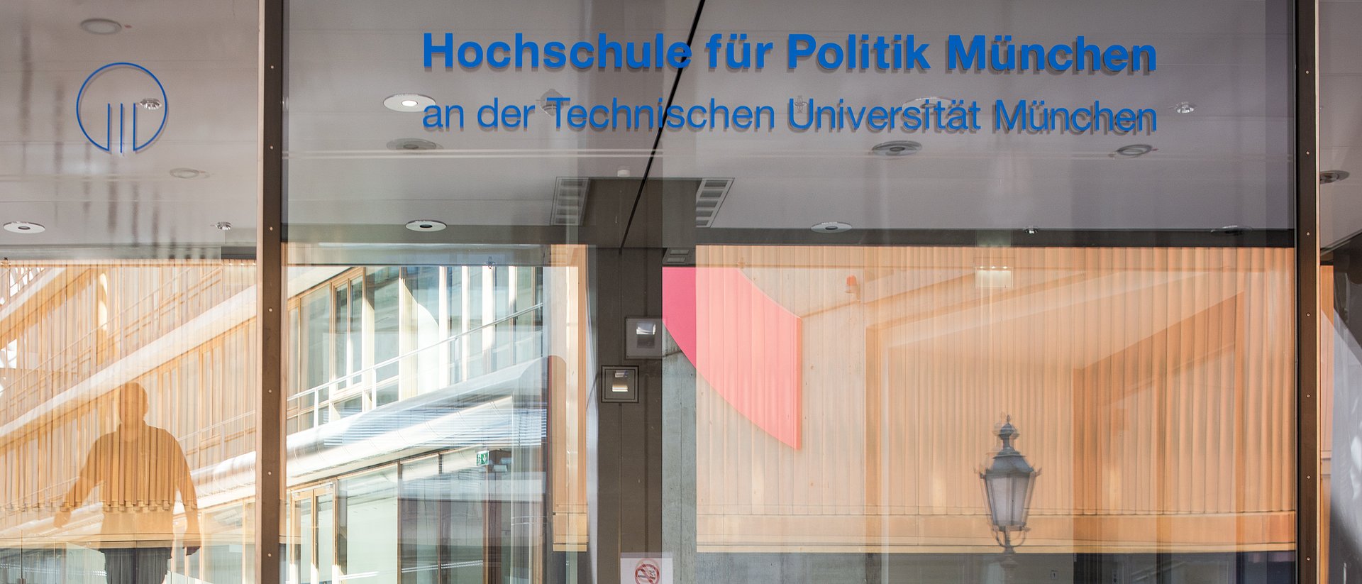 Eingang der Hochschule für Politik München