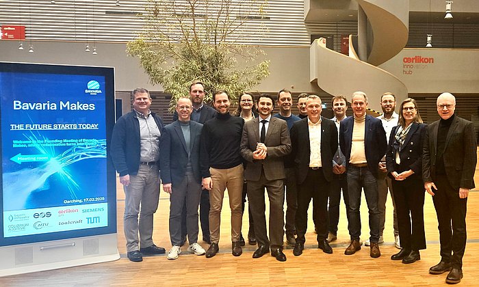 Bavaria's High-Tech Alliance for the Manufacturing of the Future, f.l.: Peter Mayr (TUM), Karsten Heuser (Siemens), Robert Dean (Colibrium Additive), Markus Obermeier (Siemens), Katrin Wudy (TUM), Marius Lakomiec (EOS), Marcus Giglmaier (Oerlikon), Nikolaus Adams (TUM), Christoph Hauck (toolcraft), Josip Vincic (TUM), Jürgen Kraus (MTU), Joseph Hofmann (TUM), Ines Soehngen (MTU), Matthias Konrad (Bayern Innovativ)