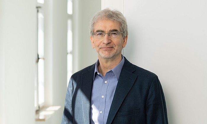 Portrait photo of Prof. Dr. Senthold Asseng