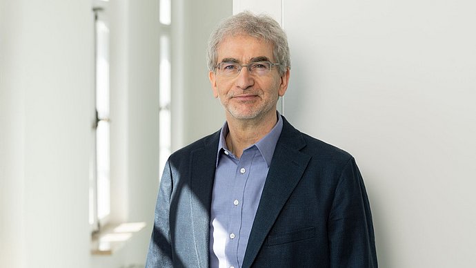 Porträtfoto von Prof. Dr. Senthold Asseng