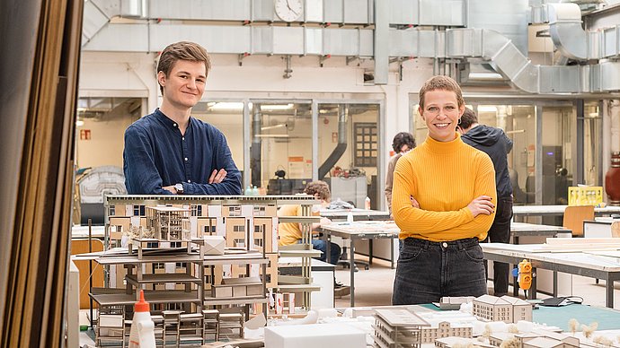 Gerade in der Architektur fällt viel Abfall an: die TUM-SMichelle Hagenauer und Jakob Ohlenmacher von der AG Nachhaltigkeit