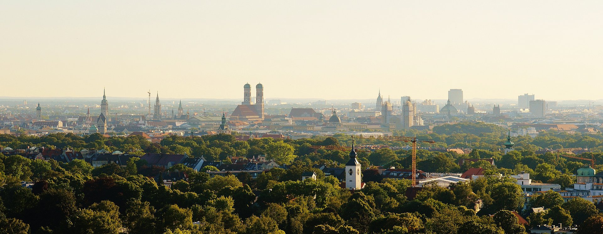 Skyline München Im ONE MUNICH Strategy Forum arbeiten LMU und TUM eng zusammen.