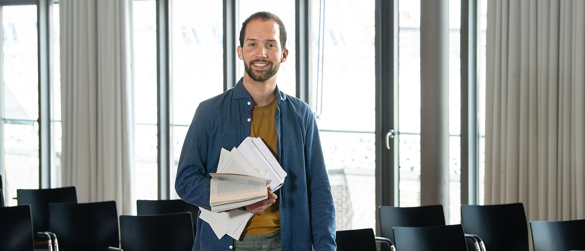TUM student Yannik Hecher at the Literaturhaus München. TUM student Yannik Hecher at the Literaturhaus München.