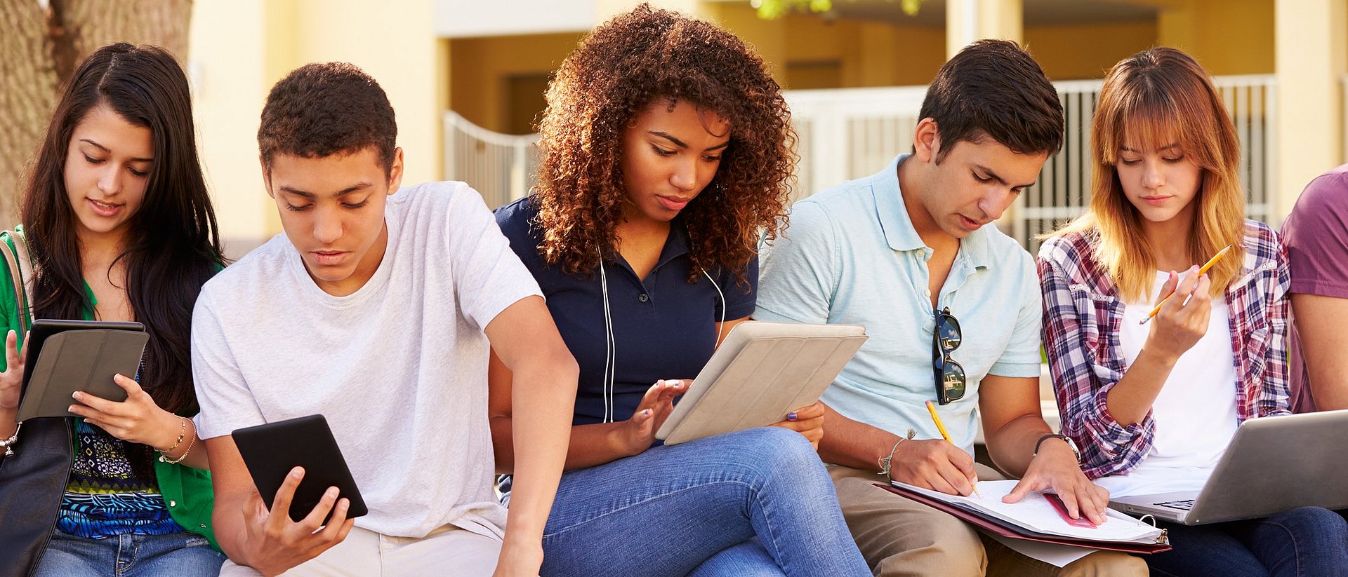 Male and female students are reading.