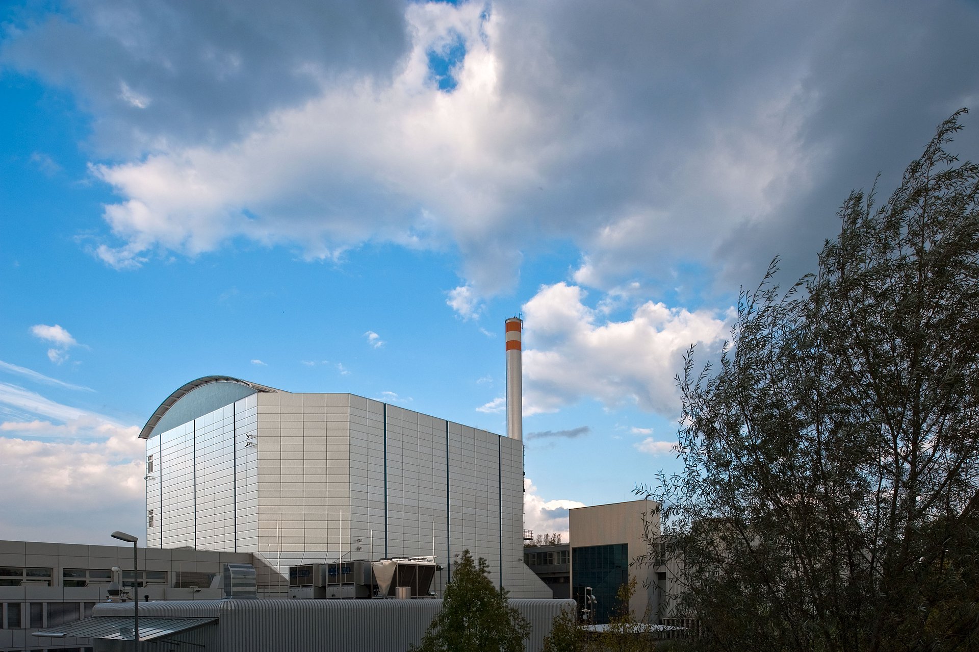 The Heinz Maier Leibnitz Neutron Source for Research Activities building The Heinz Maier Leibnitz Neutron Source for Research Activities building