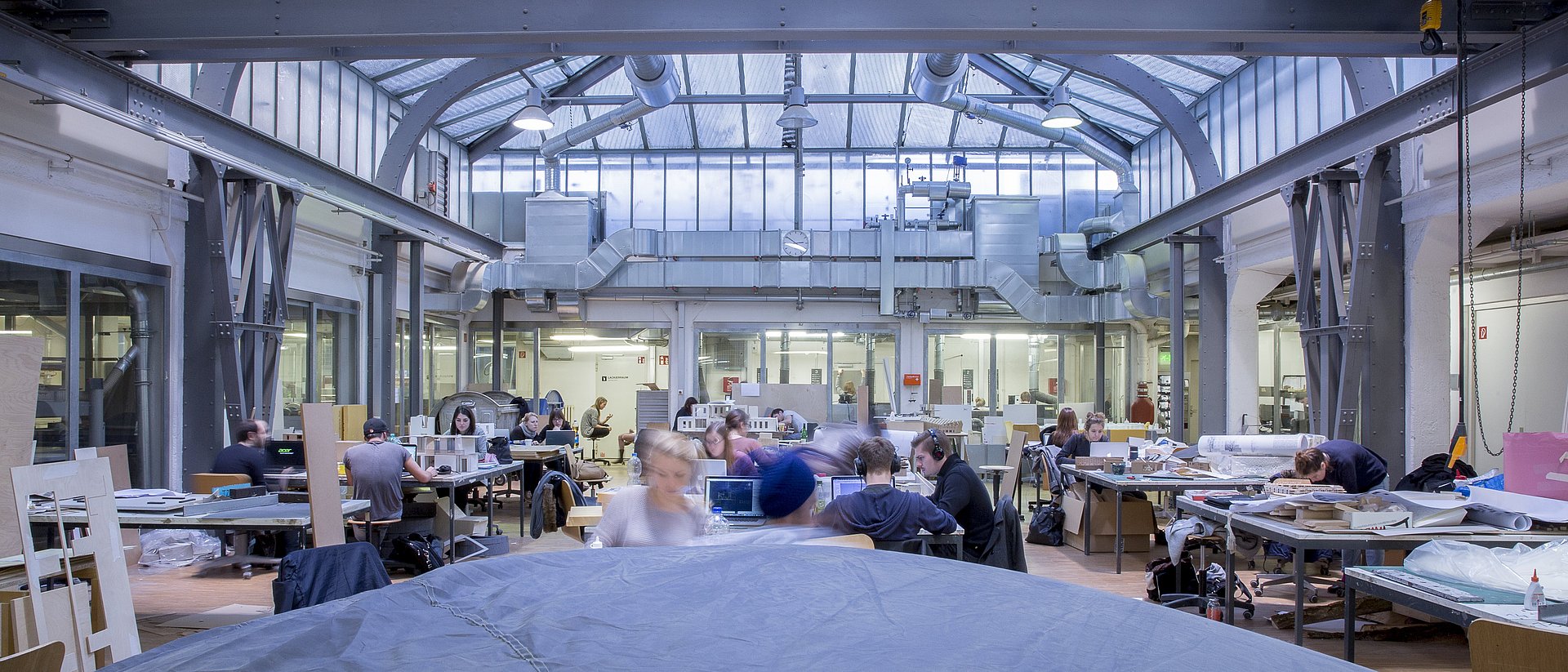 Students in an architecture lab at TUM.