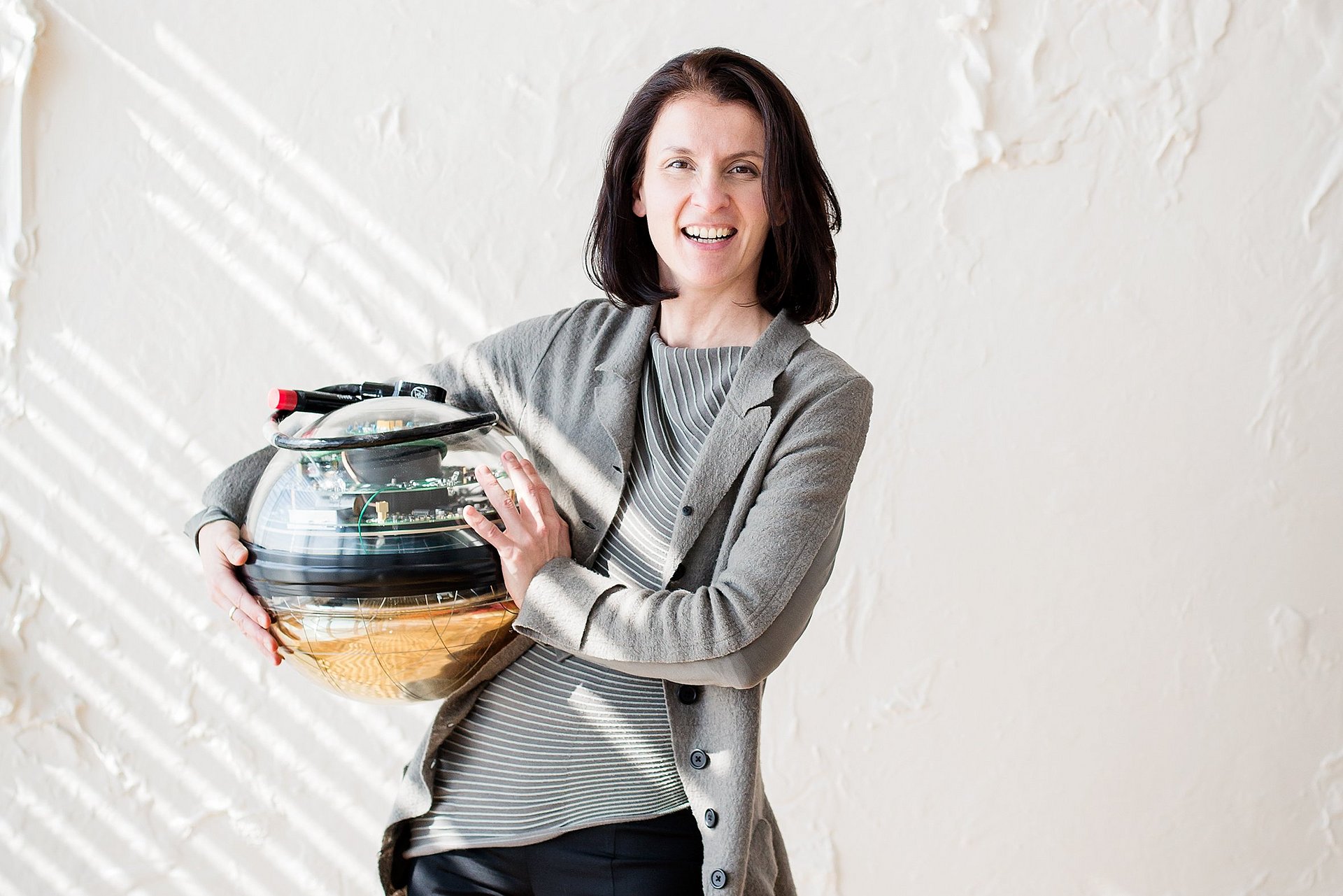 Prof. Elisa Resconi holds a so-called digital optical module. 