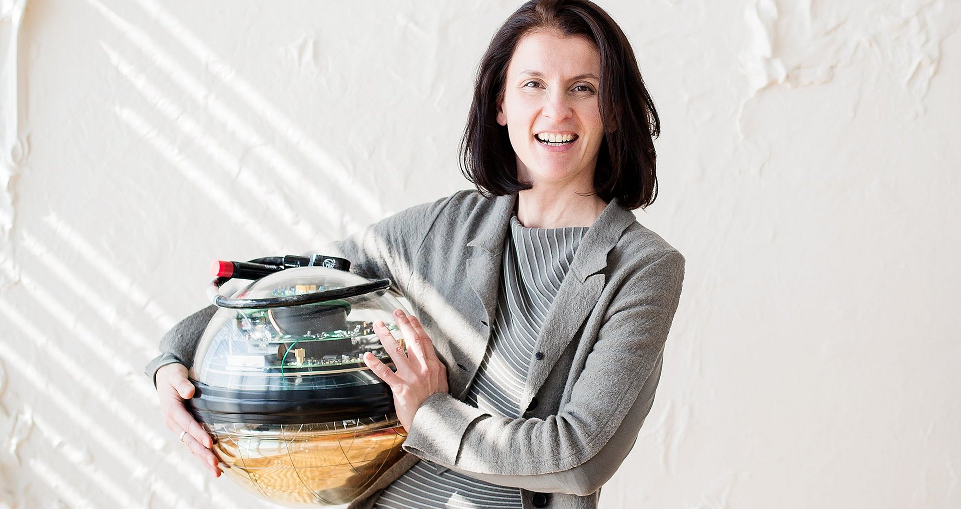 Prof. Elisa Resconi holds a so-called digital optical module. 