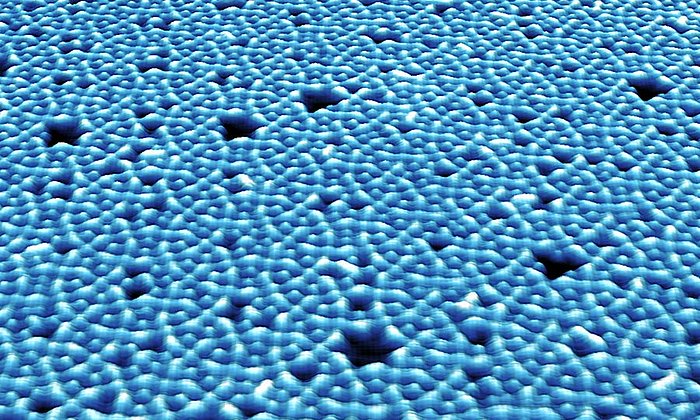 The new process produces a complex semiregular 3.4.6.4 tessellation from simple organic molecules. (Image: Klappenberger and Zhang / TUM)