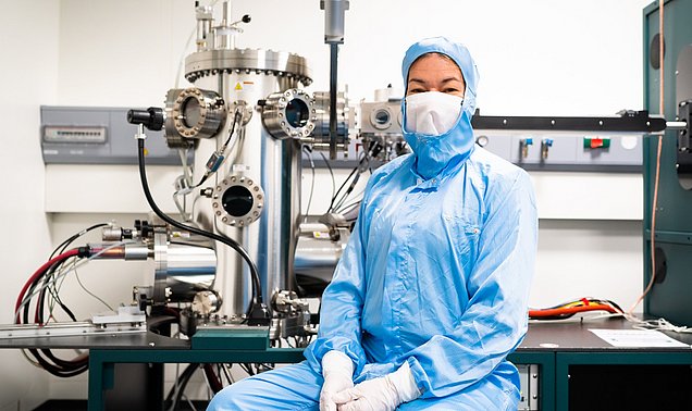 Eva Weig in front of the machine used to evaporate different metallic layers onto the chips via vapor deposition under ultrahigh vacuum. 