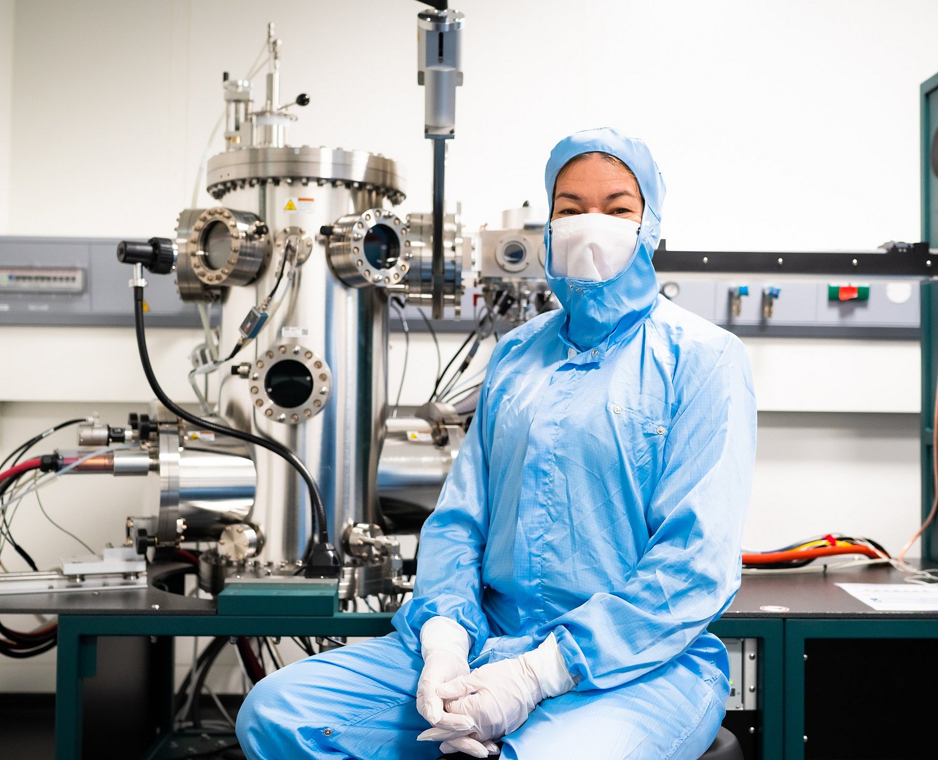 Eva Weig in front of the machine used to evaporate different metallic layers onto the chips via vapor deposition under ultrahigh vacuum. 