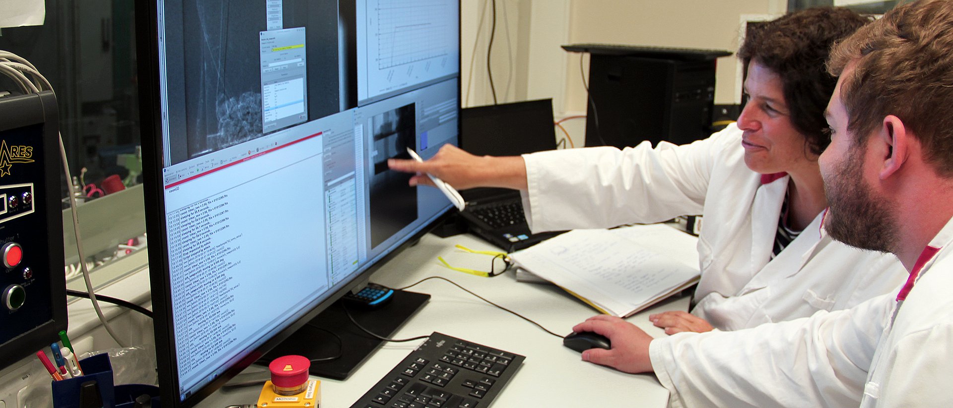 First author Sebastian Gruber and Prof. Dr. Petra Foerst evaluating the data of the freeze drying experiments. 