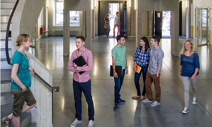 Students at the TUM School of Management.