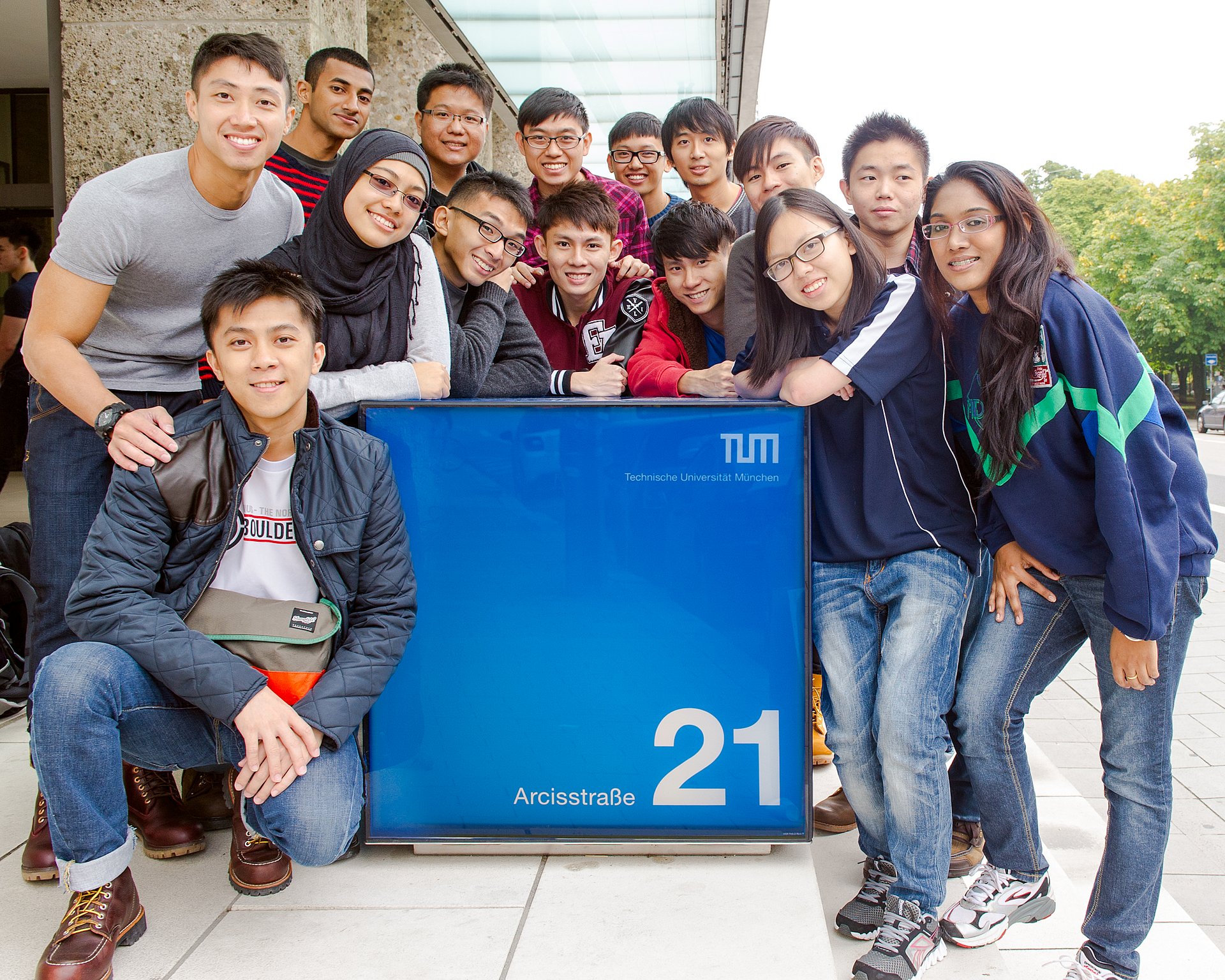 TUM Asia students visiting Munich. TUM's Singapore campus is part of its internationalization strategy. (image: Heddergott/TUM) TUM Asia students visiting Munich. (image: Heddergott/TUM)