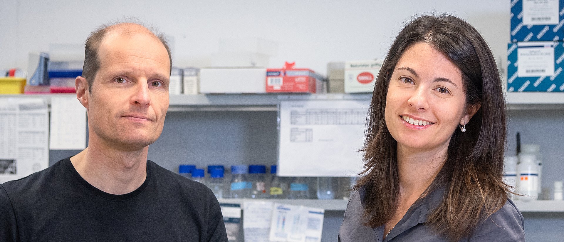 Prof. Gerland and first author Elena Biselli in their laboratory.