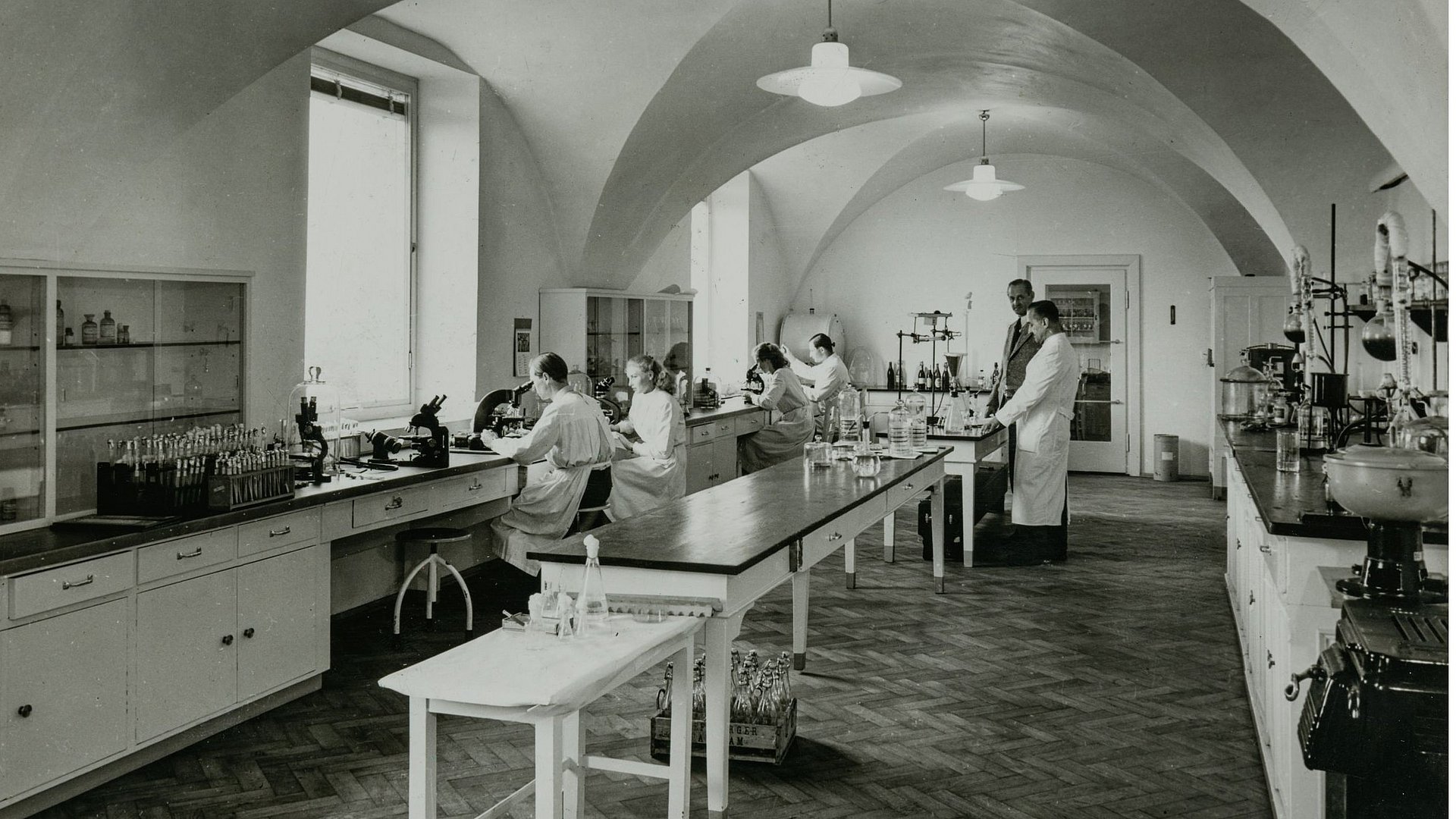 Historical image of a laboratory in Weihenstephan at the Institute for Fermentation Technology