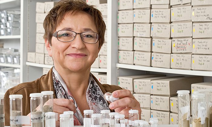 Prof. Ingrid Kögel-Knabner in her laboratory