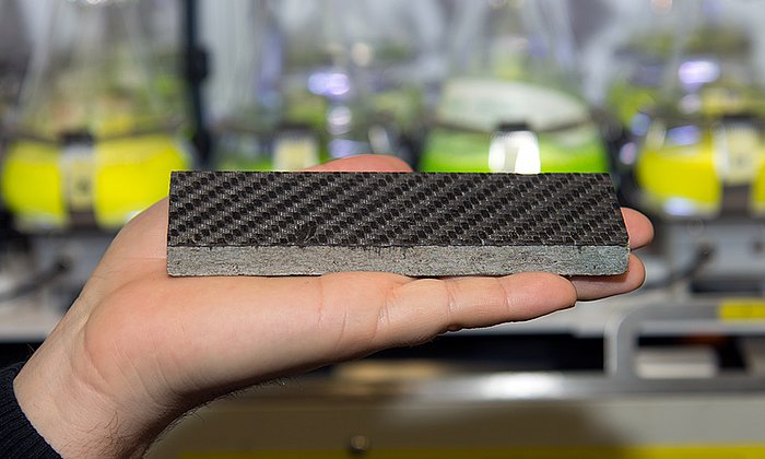 The carbon fiber reinforcement gives the granite plate an extremely high strength, enabling completely new, efficient constructions. (Image: A. Battenberg / TUM)