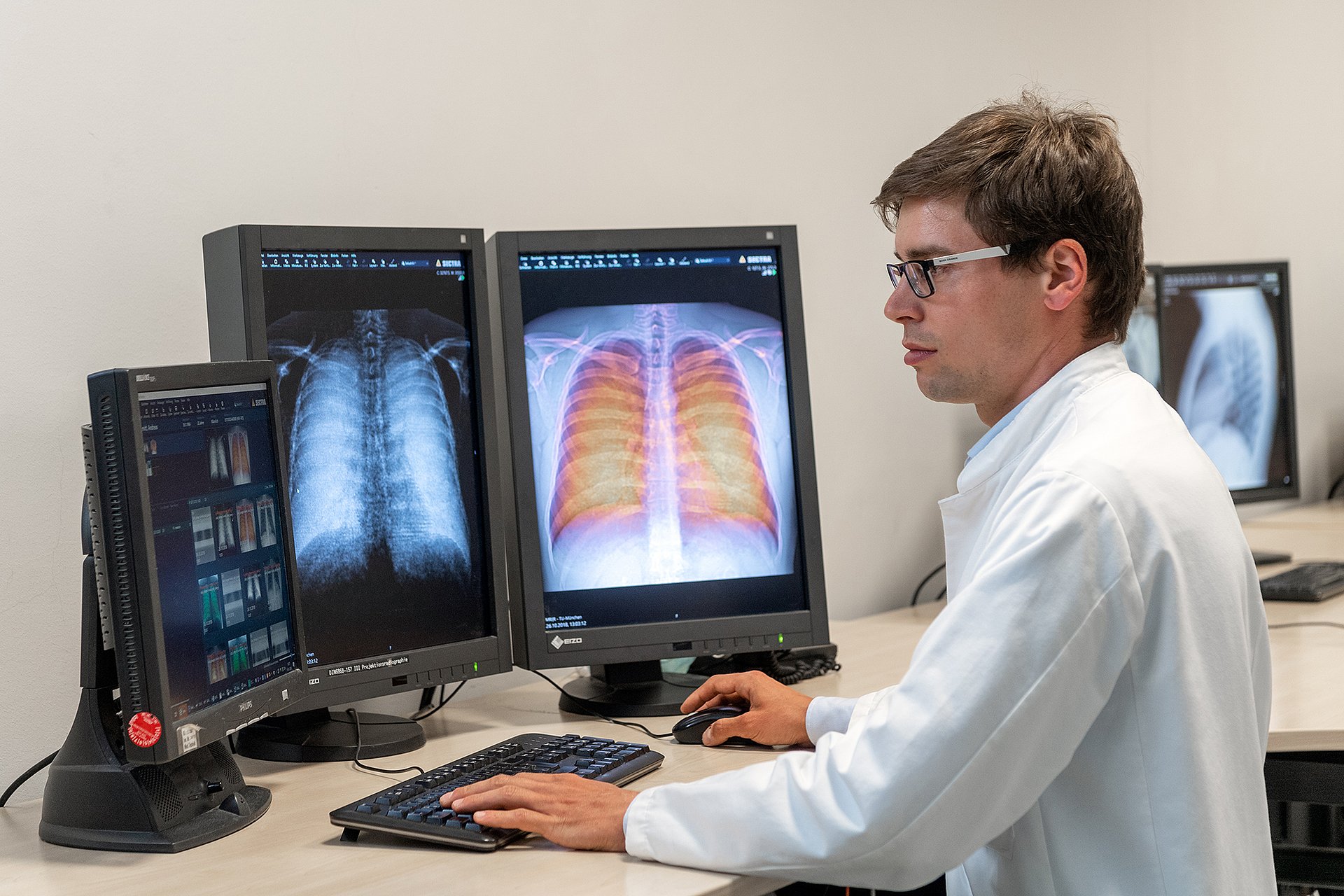 PD Dr. med. Andreas Sauter evaluating the X-ray images.