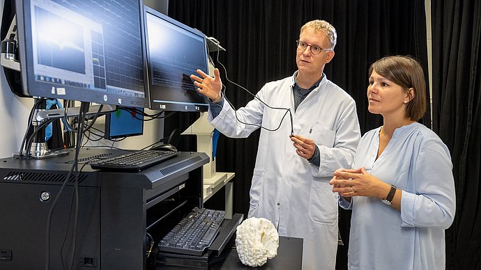 Prof. Simon Jacob (links) und Prof. Julijana Gjorgijeva 