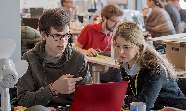 Teilnehmende am Hackathon "Think.Make.Start"