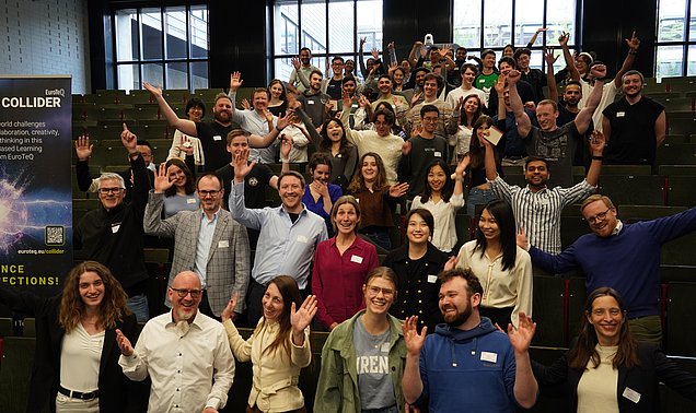 Gruppenfoto der am EuroTeQ Collider 2024 teilnehmende TUM-Studierenden in einem Hörsaal.