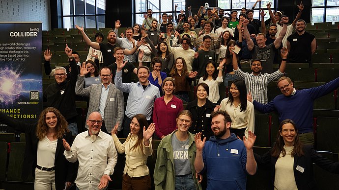 Gruppenfoto der am EuroTeQ Collider 2024 teilnehmende TUM-Studierenden in einem Hörsaal.