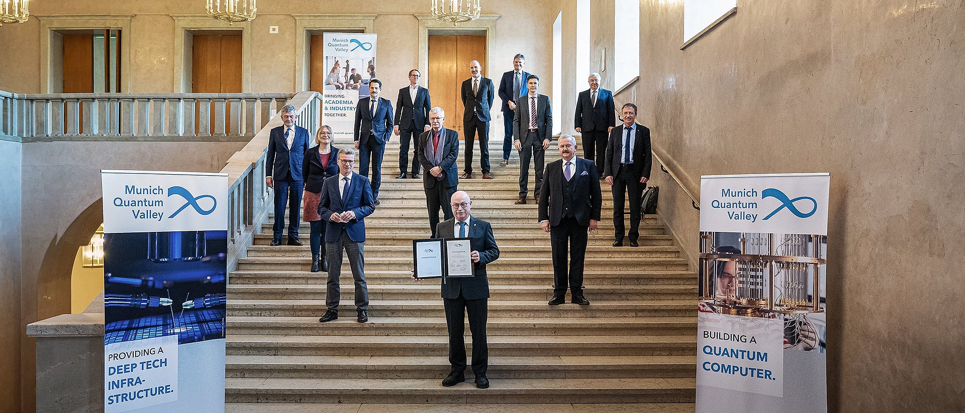 With the ceremonial signing of the founding document, Munich Quantum Valley has now also been formally founded. In addition to the TUM, the founding partners of the Munich Quantum Valley are the Ludwig-Maximilians-Universität München (LMU) and the Friedrich-Alexander-Universität Erlangen-Nürnberg (FAU) as well as the Bavarian Academy of Sciences, the German Aerospace Center, the Fraunhofer Gesellschaft and the Max Planck Society.