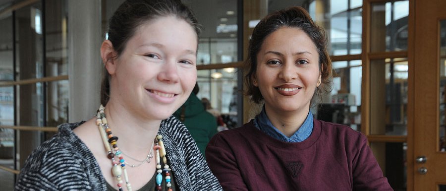 Buddies for Refugees at TUM: Maria Weinberger (left) and Neda Iskandari have been a tandem since October 2016. (Photo: Maren Willkomm)