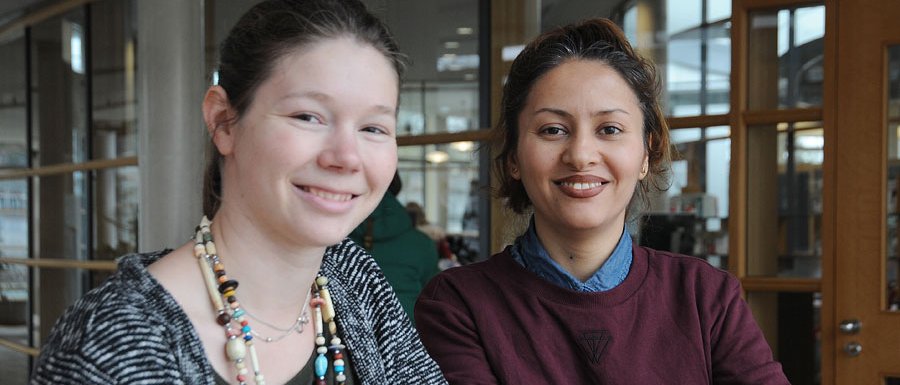 Buddies for Refugees an der TUM: Maria Weinberger (links) und Neda Iskandari sind seit Oktober 2016 ein Tandem. (Foto: Maren Willkomm)