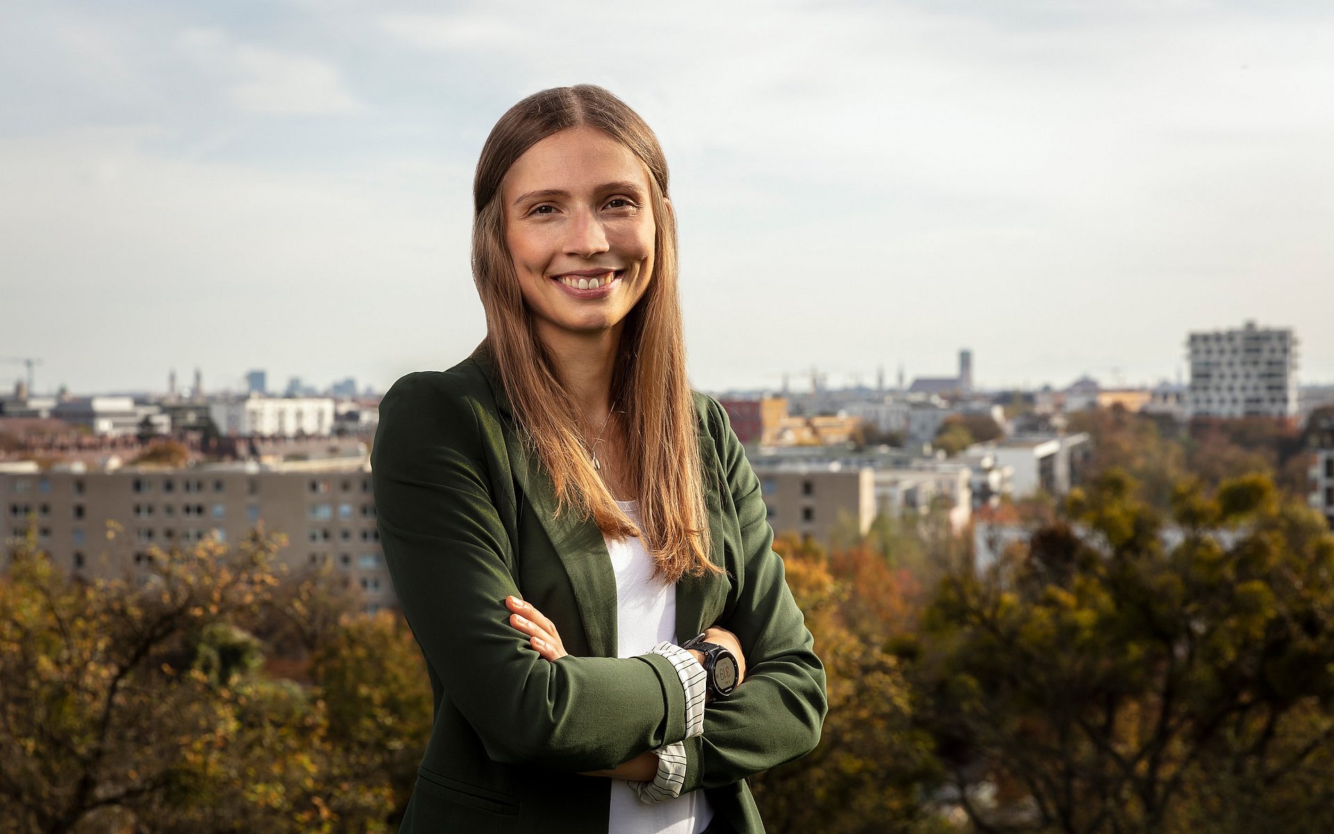 Doktorandin an der TUM Sophie Arzberger betreut knapp 100 Klimastationen im Münchner Stadtgebiet.