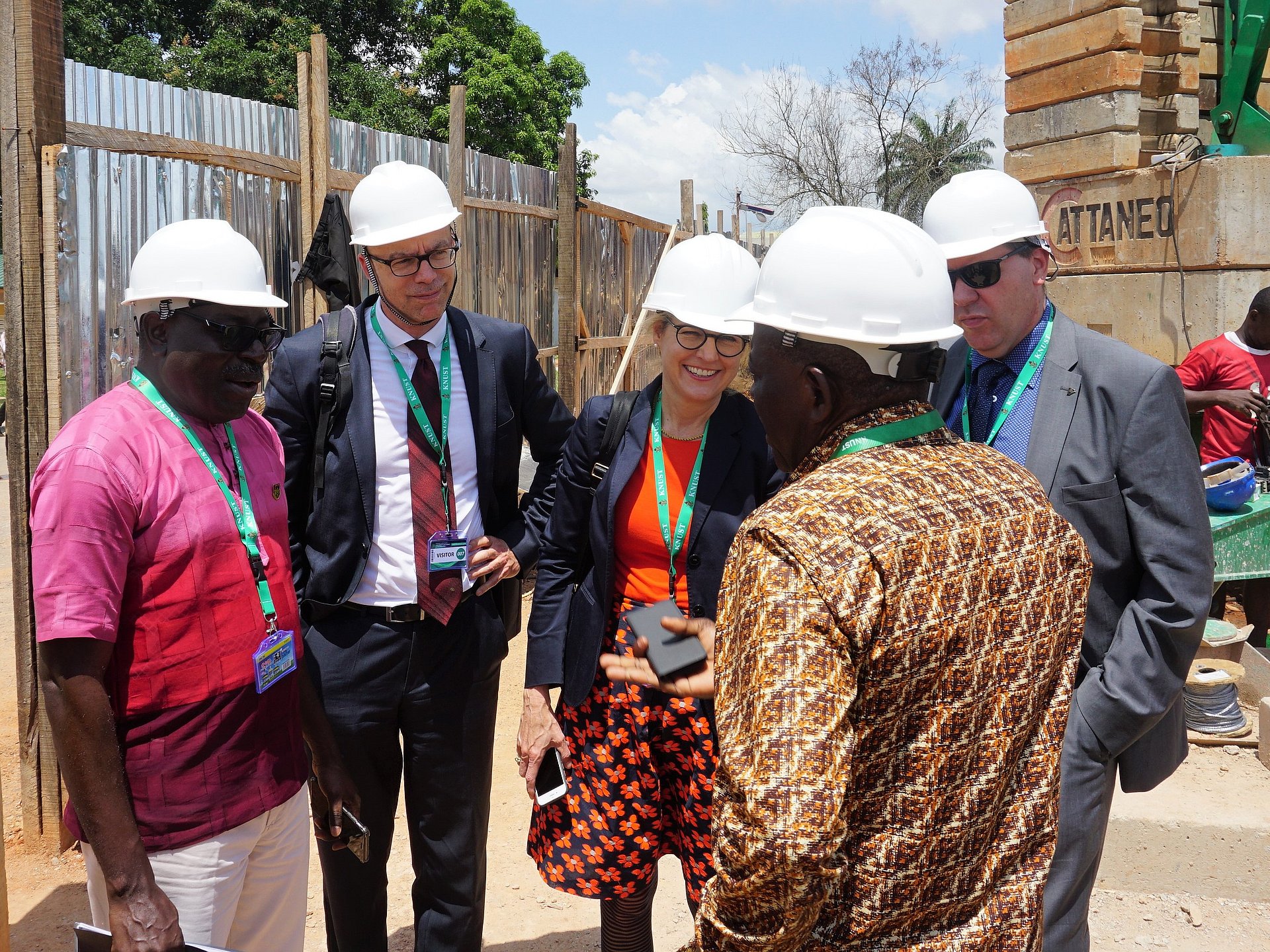 A visiting delegation with TUM Vice President Prof. Juliane Winkelmann (center) at the construction site for the College of Art & Built Environment at Kwame Nkrumah University of Science and Technology (KNUST) in Ghana in 2018.