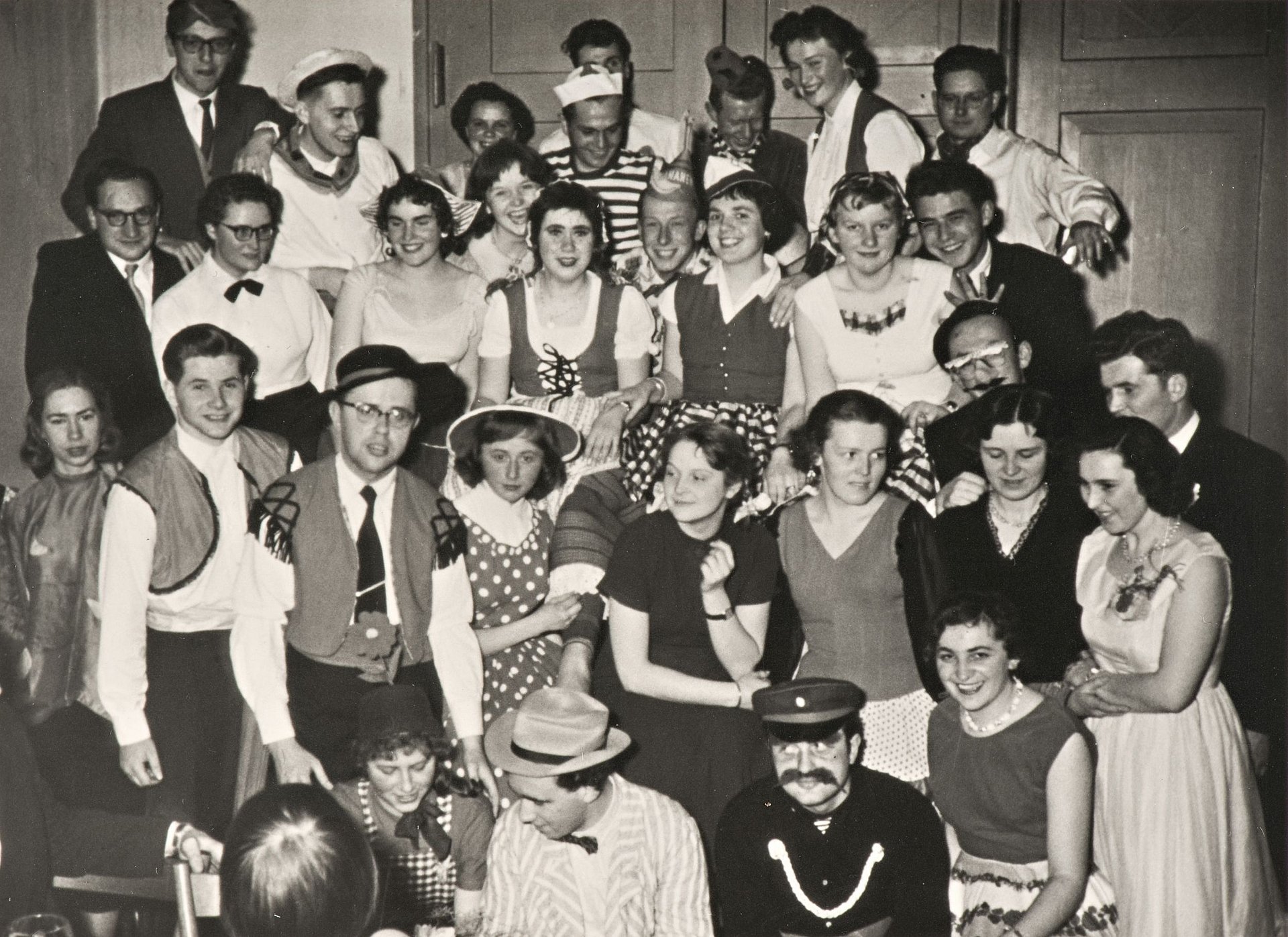 Studierende der TUM feiern Fasching in den 1960er Jahren.